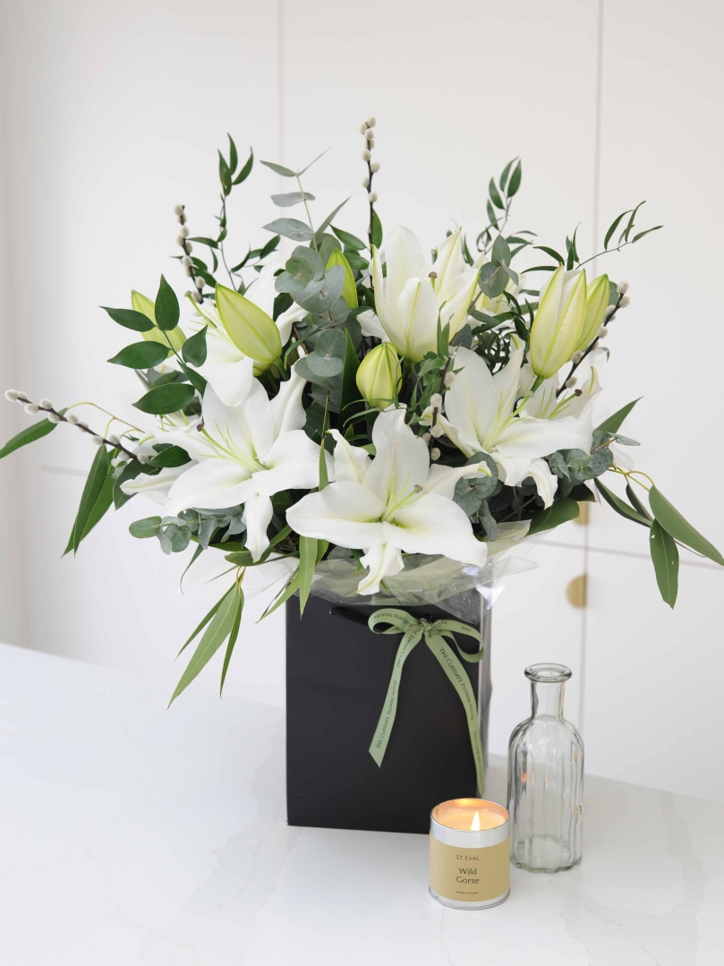 Luxury Lily Handtied